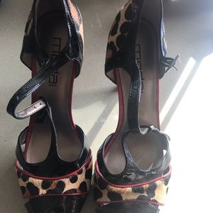 Leopard print heels with red accent